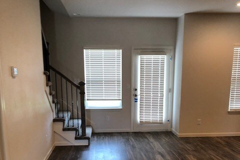 Building Photo - 705 S Evergreen St