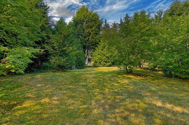 Building Photo - Stylishly Remodeled Condo in Prime Center Park Location