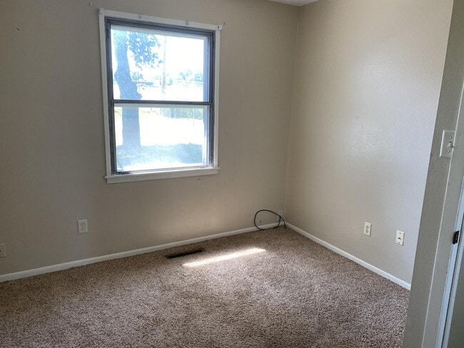 Building Photo - 1010 18th St SW