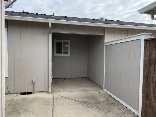 Building Photo - Very Nice 2 Bedroom 2 Bathroom Condo 55 Pl...