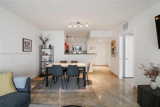 Building Photo - 1155 Brickell Bay Dr