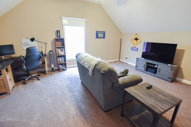 Building Photo - Pet Friendly Three Bedroom with Bonus!