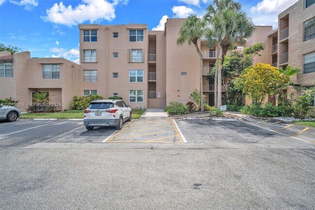 Building Photo - 9431 Live Oak Pl