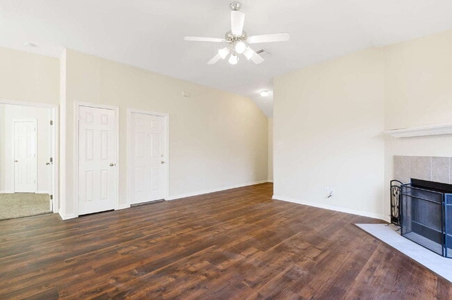 Building Photo - 203 Paradise Ln