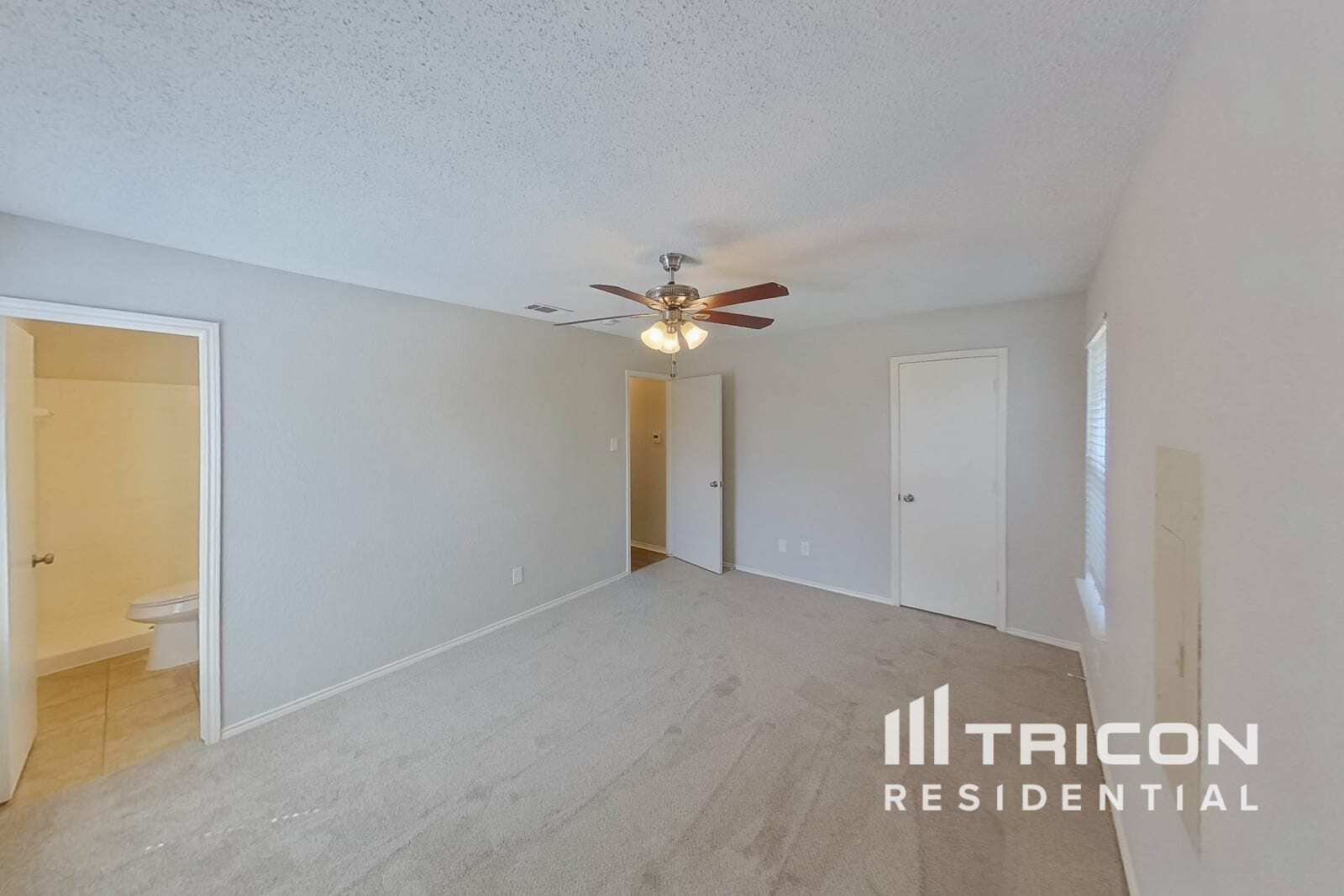 Building Photo - 4931 Darrow Ln