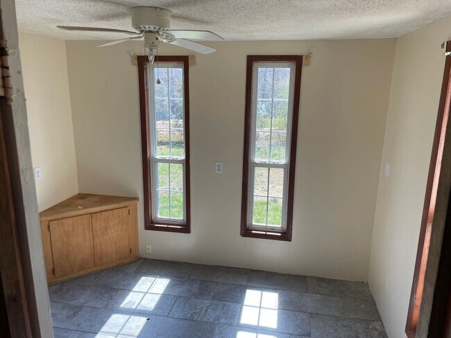 Building Photo - Quiet Country Living - 2BR / 2BA