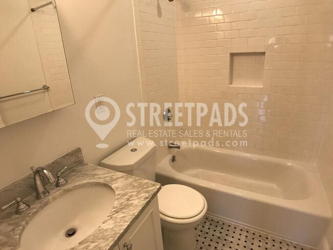 Building Photo - 3 bedroom in Cambridge MA 02138