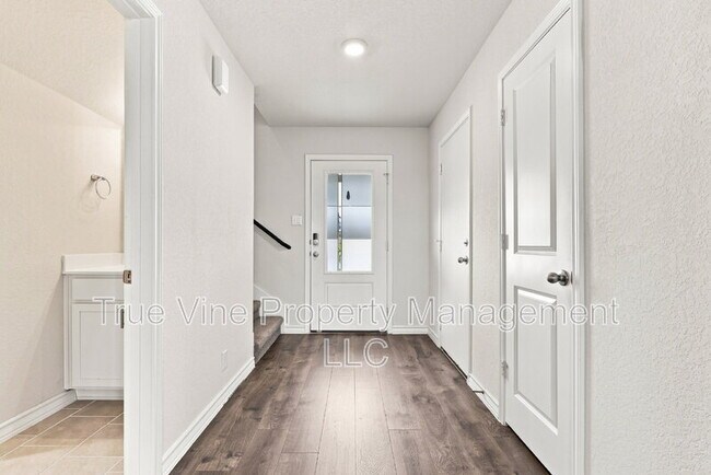 Building Photo - 913 Rolling River