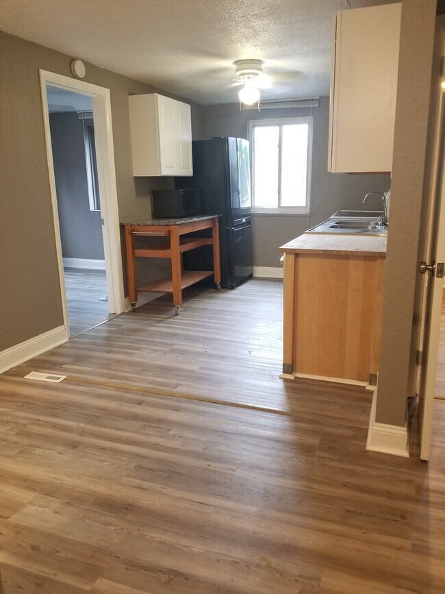 Kitchen - 519 Carothers Ave