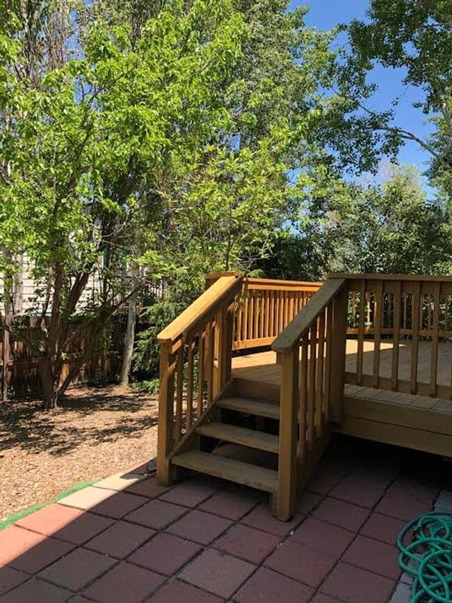 Building Photo - 4 Bd, 2 Ba, Home, Quiet Neighborhood, Great Floorplan, Mature Landscaping!