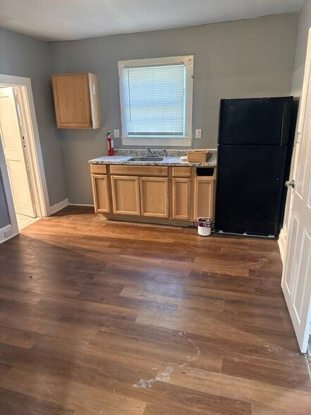 Building Photo - 215 Church St