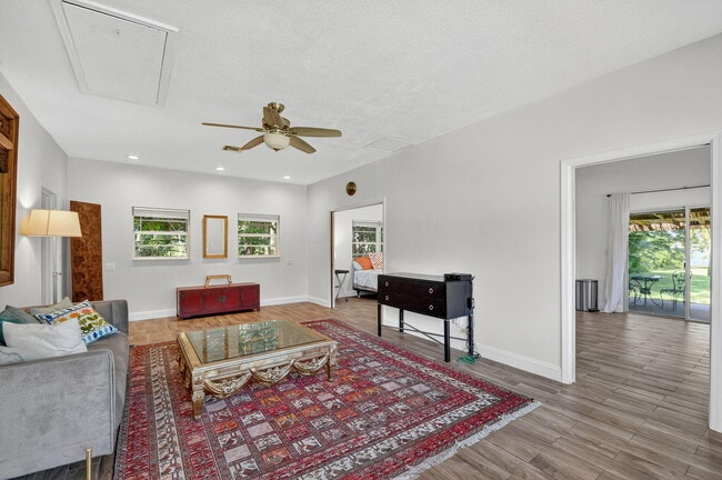 Building Photo - 6225 Pine Dr