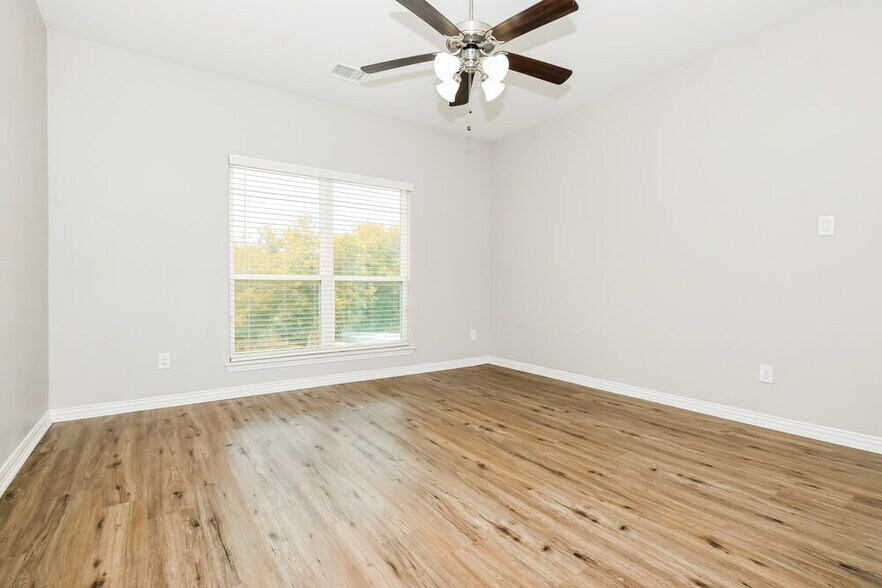 Building Photo - 236 Teakwood Dr