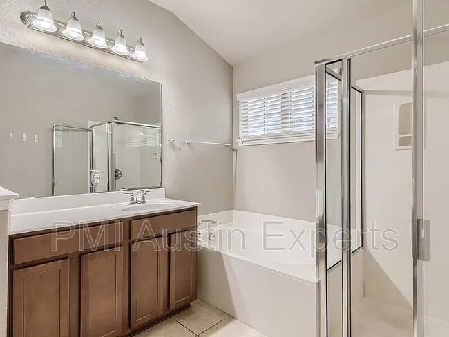 Building Photo - 3101 Davis Ln