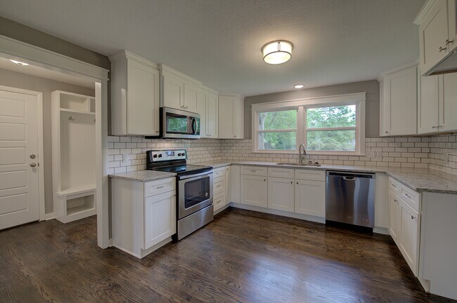 Building Photo - 4413 N Grand Ave