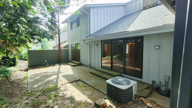 Building Photo - This Great Mt. Park Home with 3 Bedroom 2 ...