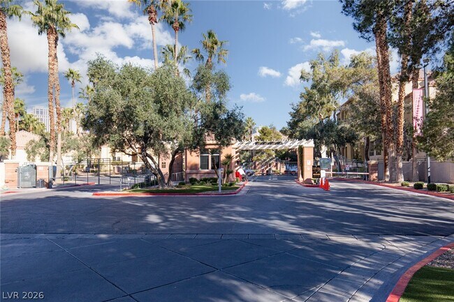 Building Photo - 210 E Flamingo Rd