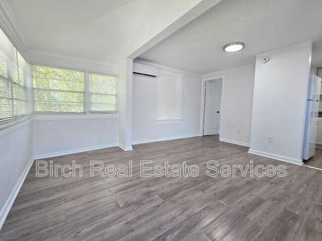 Building Photo - 837 10th Ave N