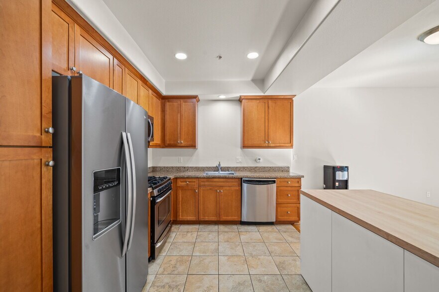 Building Photo - 360 W Ave 26 Ave