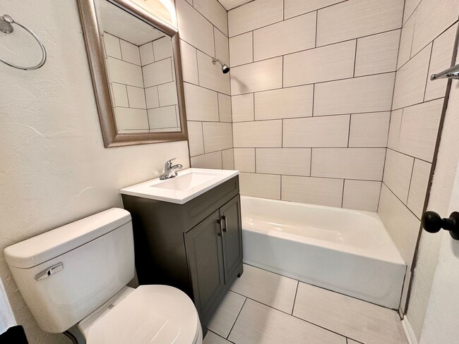 Building Photo - Newly Remodeled Home with Move-In Special!