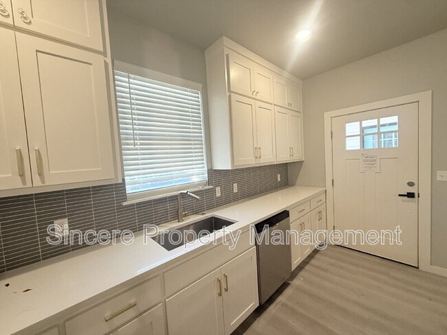 Building Photo - 2008 NW 27th St