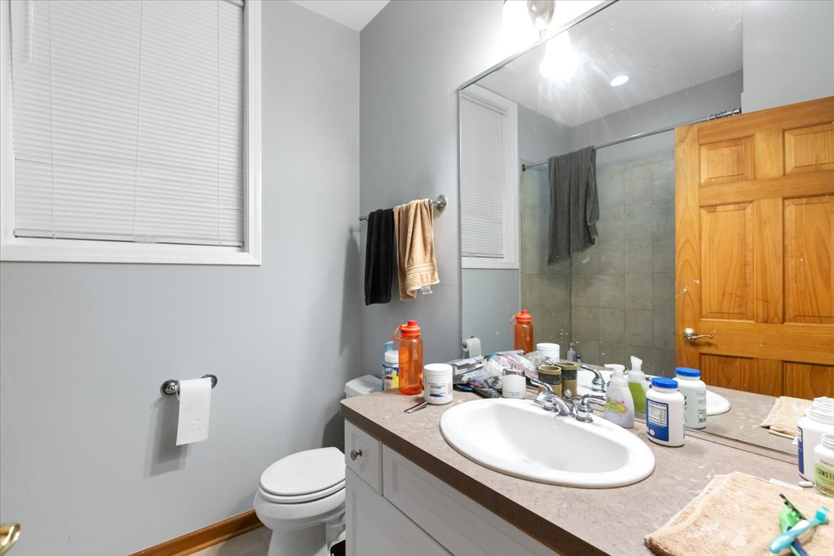 Building Photo - 2338 N Greenview Ave