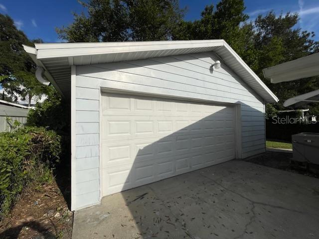 Building Photo - 6917 N Lynn Ave