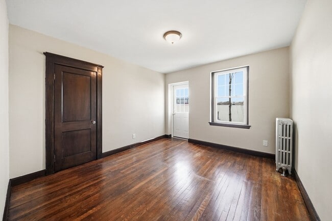 Building Photo - 41 Richardson Ave