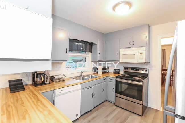 Building Photo - 12428 US-52