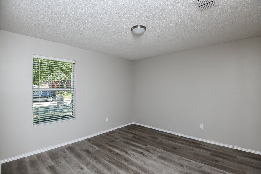 Building Photo - 1625 Creekridge Ct