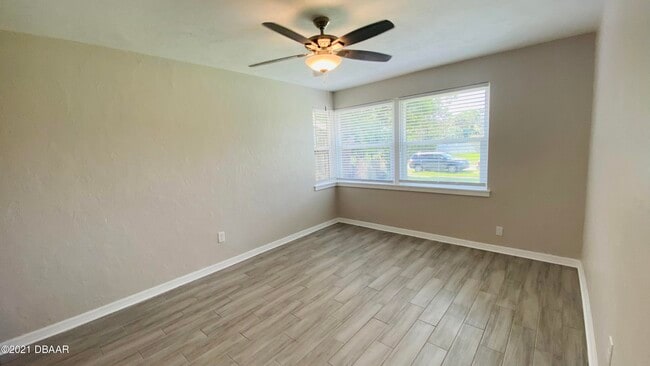 Building Photo - 914 N Wild Olive Ave