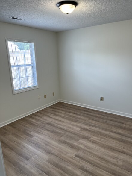 Building Photo - 929 Oak St