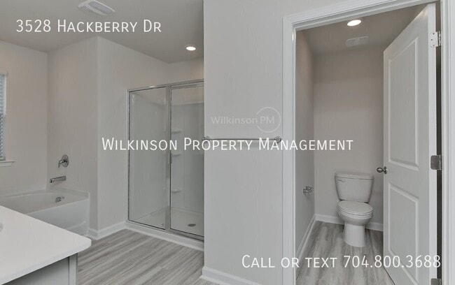 Building Photo - 3528 Hackberry Dr