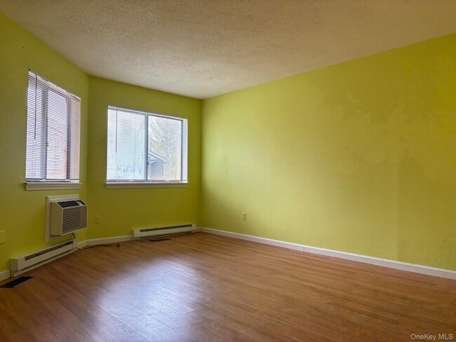 Building Photo - 12 Edelweiss Dr