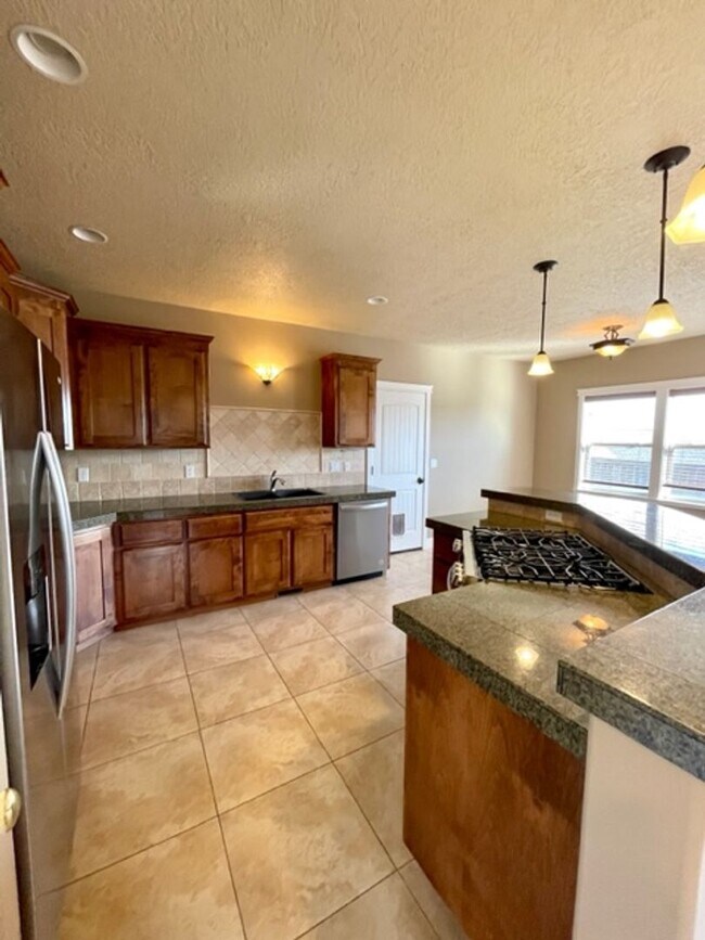 Building Photo - Gorgeous 3 bedroom spacious home in NE Ben...