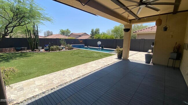 Building Photo - 39519 N White Tail Ln