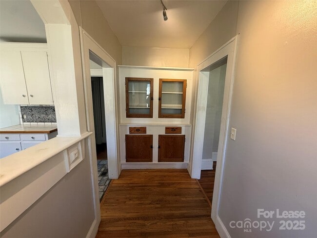 Building Photo - 319 Grandin Rd