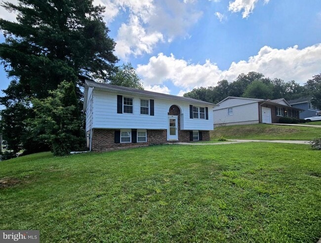Primary Photo - 901 Country Terrace