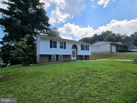 Building Photo - 901 Country Terrace