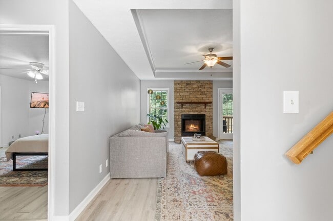 Building Photo - Beautiful Clarksville Home - Great Location!