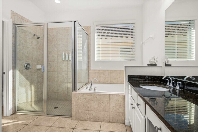 Building Photo - 4140 Oak Tree Dr