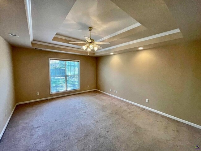 Building Photo - 103 Oros Point