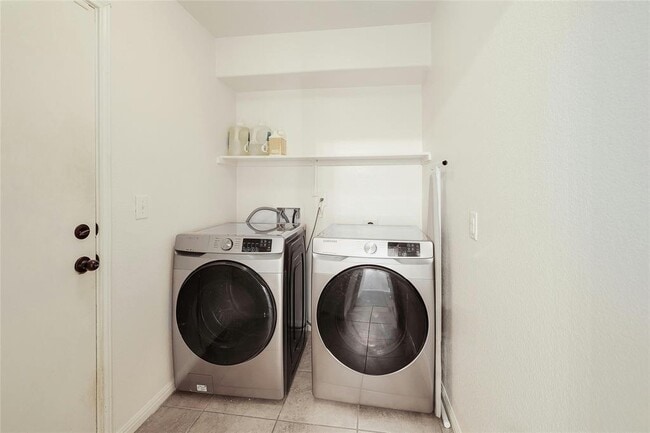 Building Photo - 1115 Petroglyph Trail