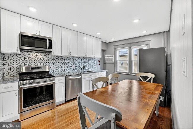 Building Photo - 18 Myrtle Ave