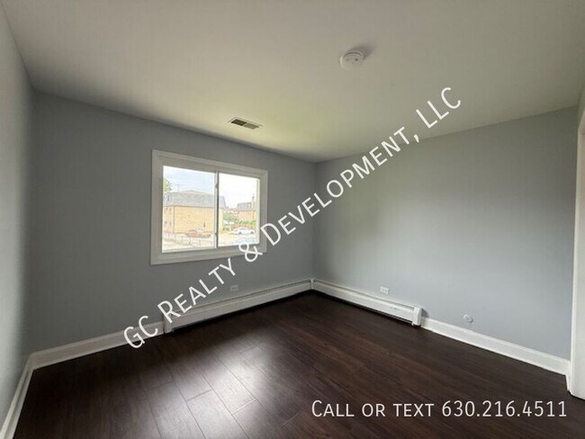 Building Photo - 1044 S York Rd