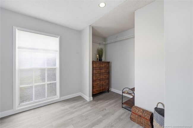 Building Photo - 2195 43rd Ave