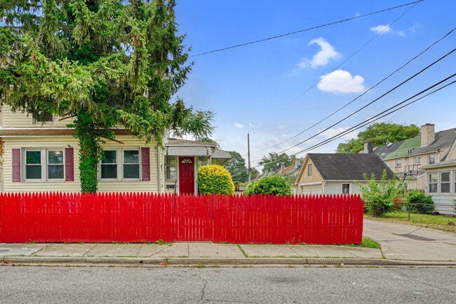 Building Photo - 5 Sunship Rd