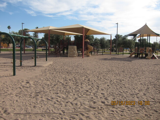 Building Photo - 3033 E Devonshire Ave