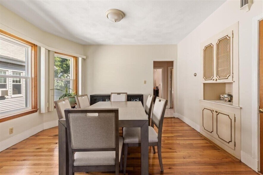 Building Photo - 38 George St