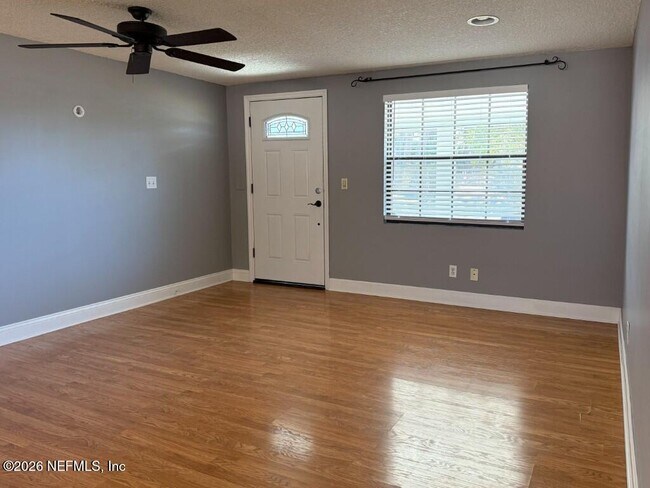 Building Photo - 360 Canis Dr W